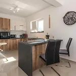 Holiday home Four-bedroom In Skradin-dubavice Culisic