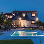 Holiday home Four-bedroom In Skradin-dubavice