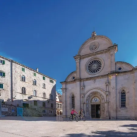 Four-bedroom In Skradin-dubavice