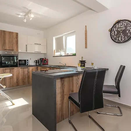 펜션 Four-bedroom In Skradin-dubavice Culisic