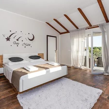 Four-bedroom In Skradin-dubavice Culisic