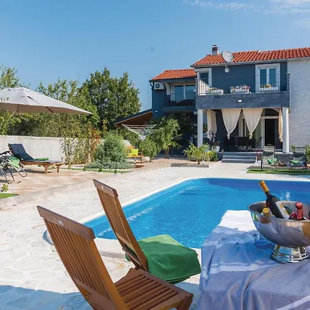 Four-bedroom In Skradin-dubavice Casa vacanze