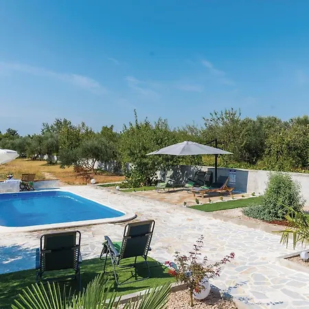 Vikendica Four-bedroom In Skradin-dubavice *