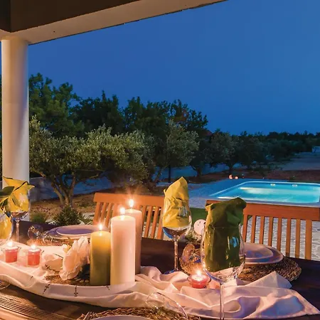 Four-bedroom In Skradin-dubavice Vikendica *