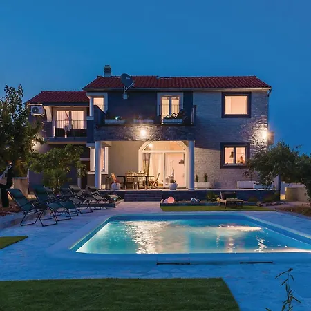 Casa vacanze Four-bedroom In Skradin-dubavice