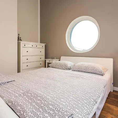 Vikendica Four-bedroom In Skradin-dubavice Culisic