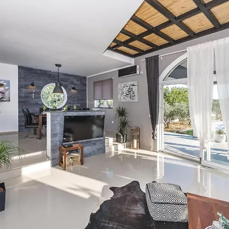 Four-bedroom In Skradin-dubavice Casa vacanze Culisic
