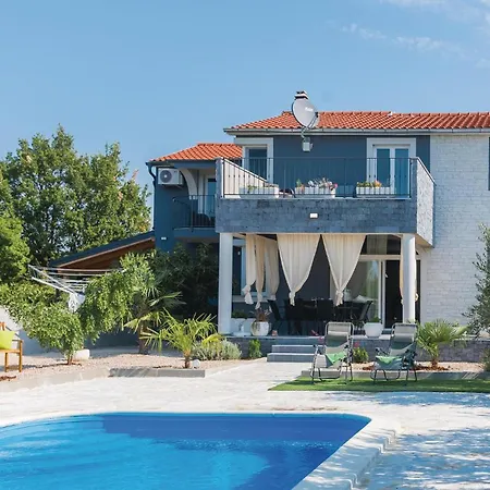 Four-bedroom In Skradin-dubavice