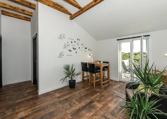 Four-bedroom In Skradin-dubavice