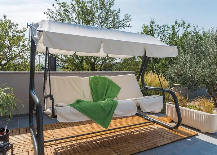 Four-bedroom In Skradin-dubavice * Culisic