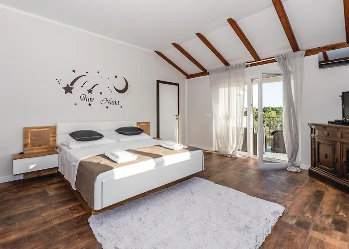 Four-bedroom In Skradin-dubavice Culisic