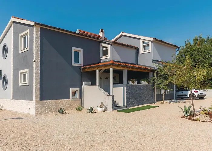 펜션 Four-bedroom In Skradin-dubavice *