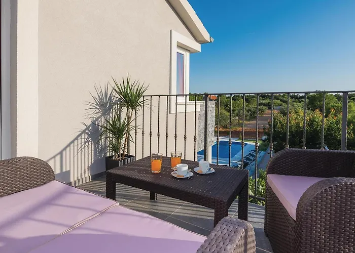 펜션 Four-bedroom In Skradin-dubavice Culisic