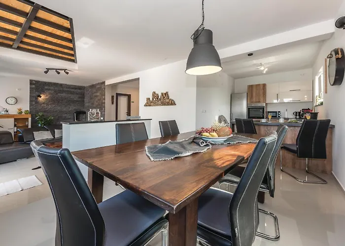 펜션 Four-bedroom In Skradin-dubavice Culisic