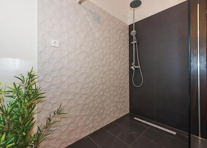 펜션 Four-bedroom In Skradin-dubavice